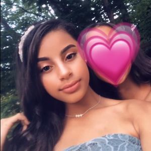 Meet your Posher, Emylee